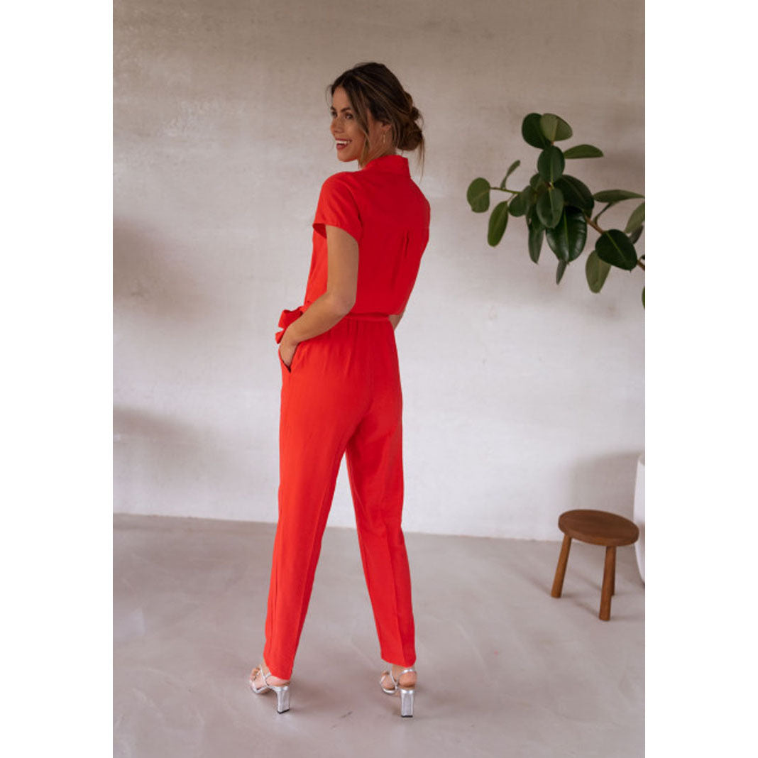 Pulse94 - Eleganter Jumpsuit mit lockere Hose und Gürtel