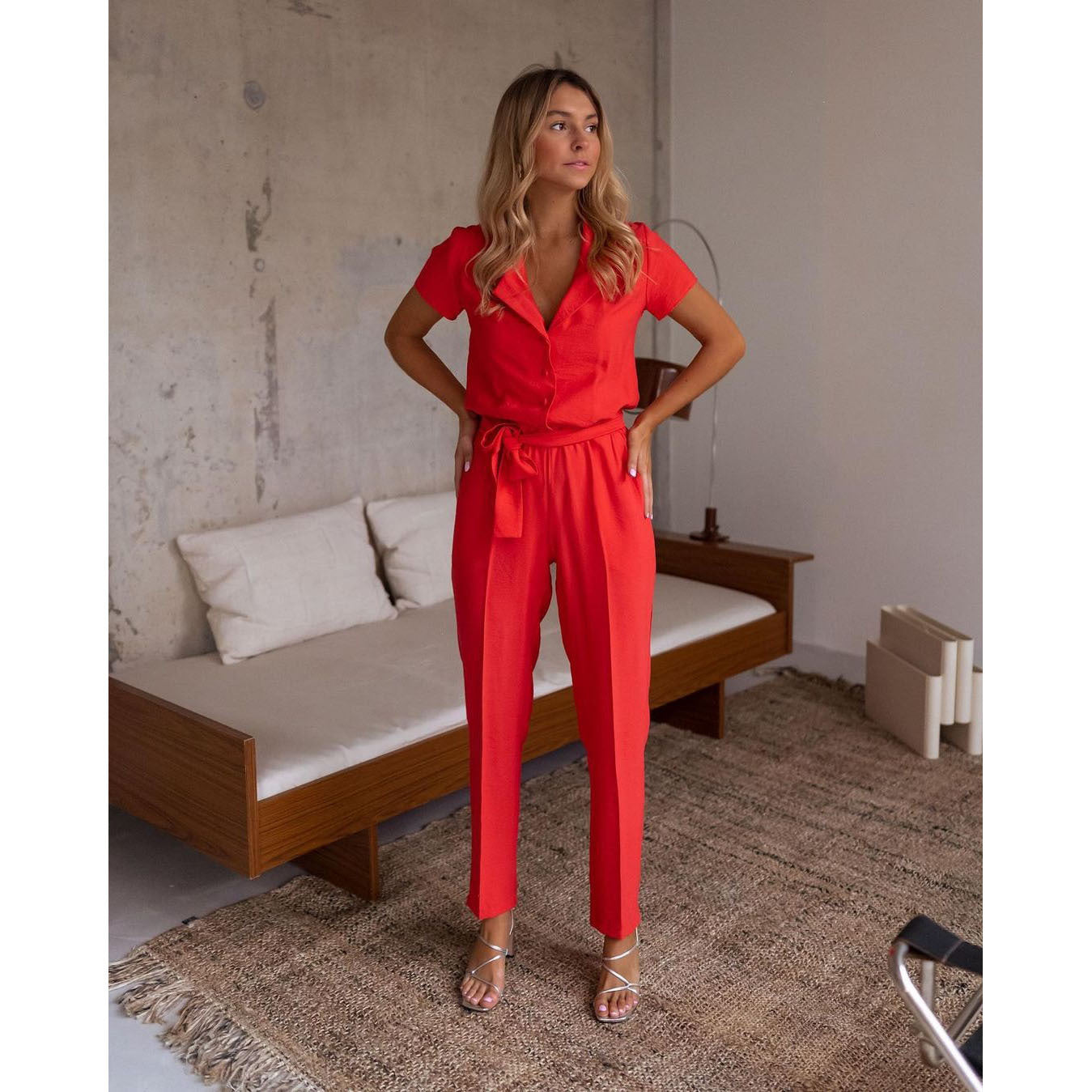 Pulse94 - Eleganter Jumpsuit mit lockere Hose und Gürtel